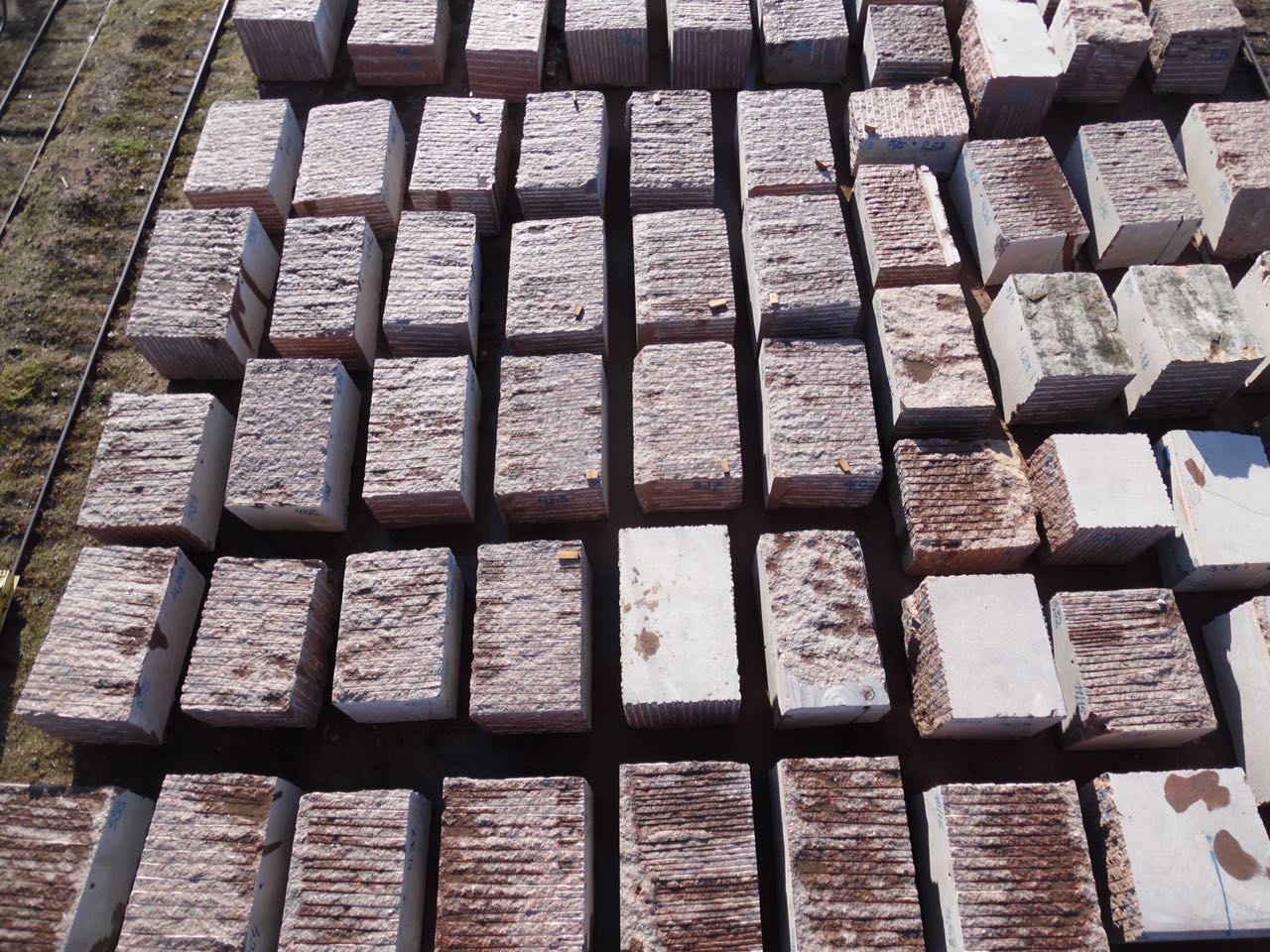 SANTIAGO RED GRANITE BLOCKS